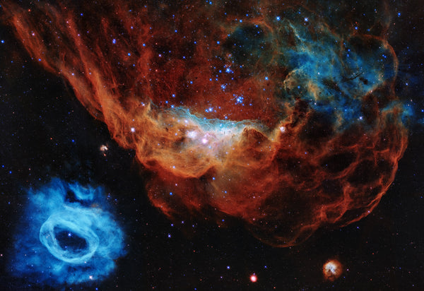 Tapestry of Blazing Starbirth — NGC 2014 red star-forming nebula and NGC 2020 blue oxygen sphere in the Large Magellanic Cloud, Hubble WFC3 2020, 163000 light-years away